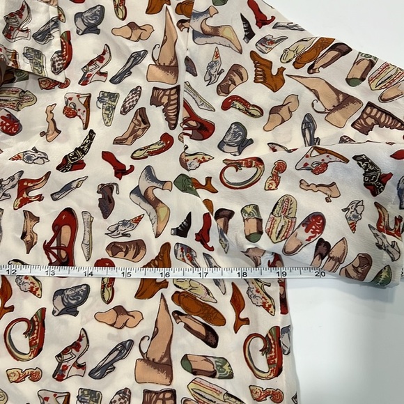 Vintage - silk, button down short sleeve shirt, shoe print - Picture 7 of 8
